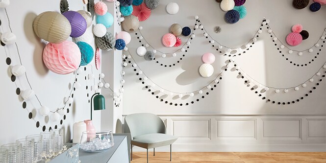 Clear hooks used for decorating banners and balloons
