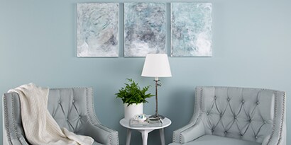 typtich gallery wall rule used in small living room
